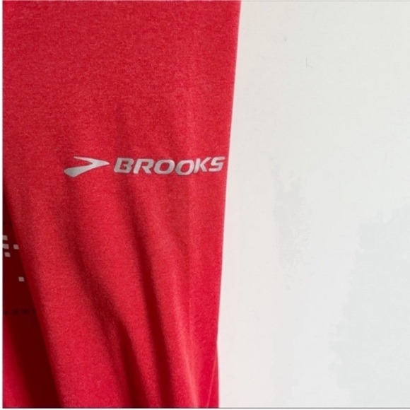 Brooks Equilibrium Run Happy shirt red holiday festive long sleeves Dri fit - Picture 3 of 8